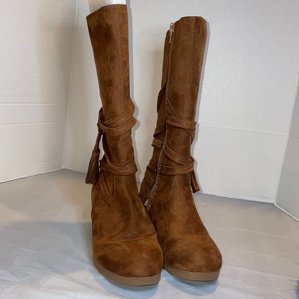 Girls Rampage Boot. Size 2. Brown